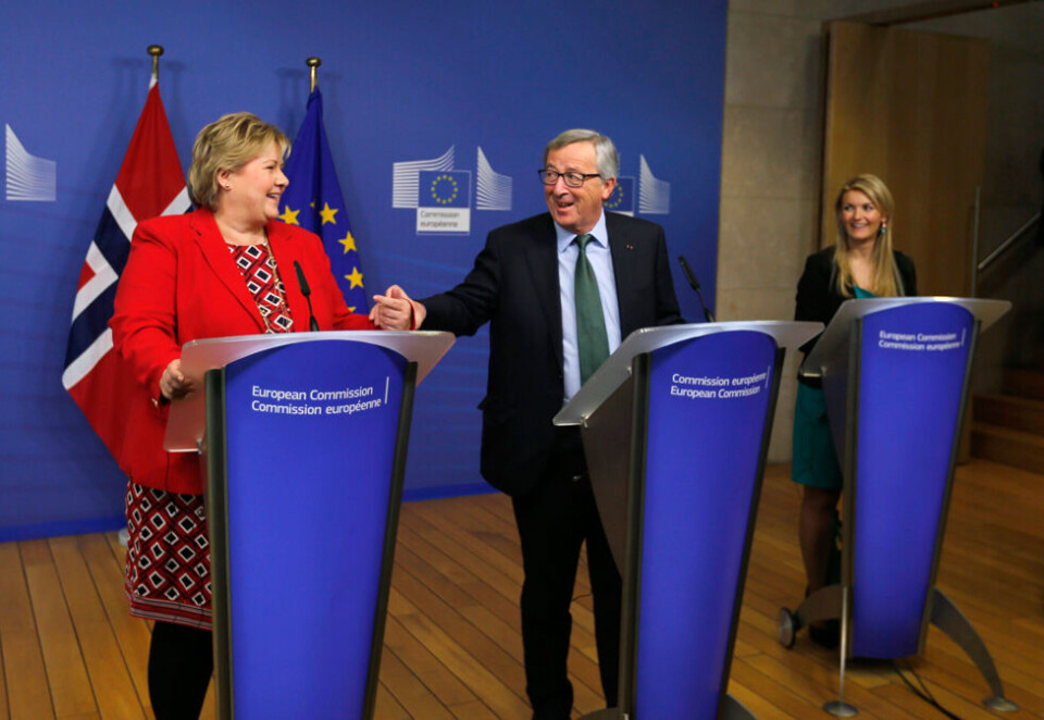 Nye signaler: EU-kommisjonens president Jean-Claude Juncker, her sammen med statsminister Erna Solberg, signaliserer nå at alle EUs medlemsland kan få redusert moms på digitale medier. Det vil også få betydning for EØS-landet Norge. Foto: Lise Åserud/ NTB Scanpix.
