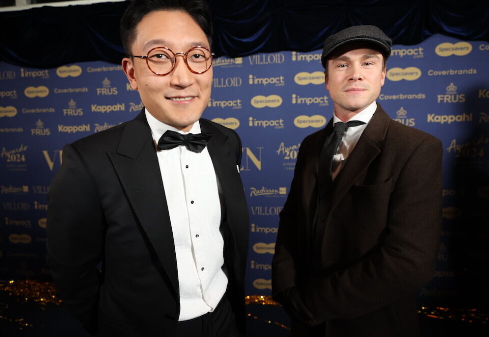 Tok med seg barndomsvennen: Subjekt-redaktør Danby Choi troppet opp på blå løper med Syv ert Ødegaard. Foto: Eivor Eriksen.