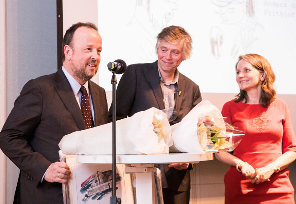 Slutter på dagen: Frithjof Jacobsen gir seg som kommentator i VG, og forlater mediehuset på dagen. Her sammen med kollega Anders Giæver da de mottok prisen for Årets meningsbærer under Oslo Redaktørforenings årsmøte i fjor. Til høyre politisk redaktør Hanne Skartveit i VG. Foto: Håkon Mosvold Larsen/NTB Scanpix.