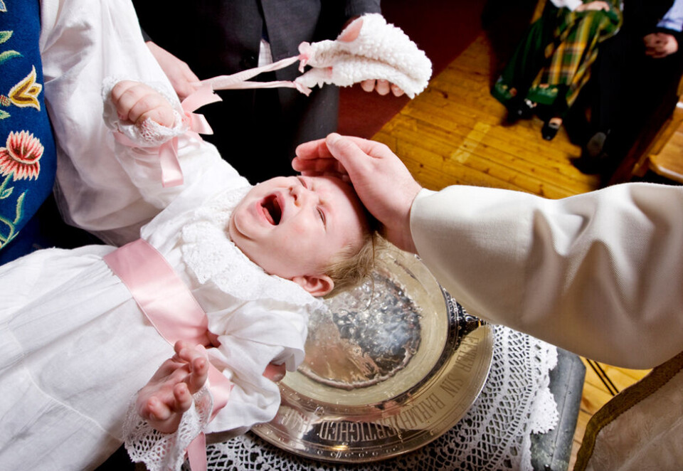 Færre døpes: Reklameplakater for dåp vil fra neste uke være å se på Oslos busser, trikker og T-baner. Den norske kirke har brukt 130.000 kroner på kampanjen. Illustrasjonsfoto: Håkon Mosvold Larsen/NTB Scanpix.