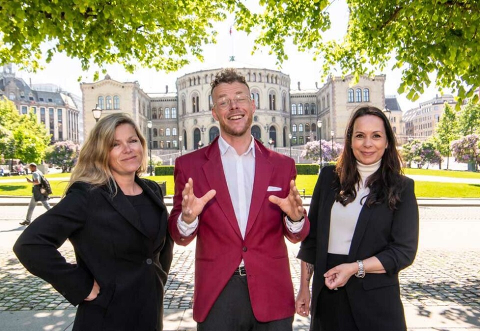 - Tomt for tåkeprat: Steinar Suvatne lover at TV-studioet «Valgboden» blir tomt for tåkeprat, og fullt av saker som betyr noe for folk over hele landet. Her sammen med leder for Valgboden, Martine Aurdal og prosjektleder Tanja Wibe-Lund.