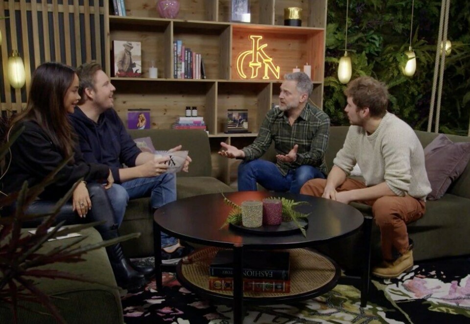 Miks: Niklas Baarli og Sophie Elise Isachsen er både programledere i «God Kveld Norge» og deltakere i «Farmen Kjendis». Her intervjuer de «Farmen»-konkurrentene Heine Totland og Isak Dreyer. Skjermbilde: TV 2