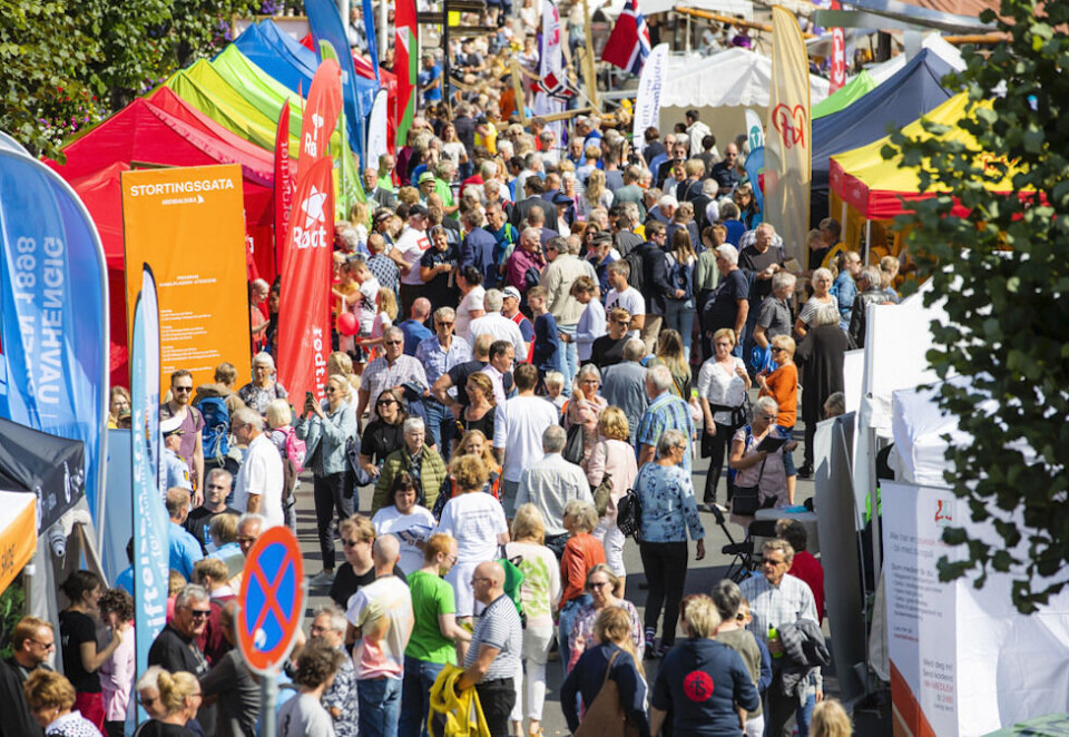 Politisk festival i Arendal: - Arendalsuka er en god idé, men jeg tror at deltakerne har litt for ambisiøse forventninger med hensyn til hva de vil oppnå. skriver Trond Blindheim som i denne kronikken deler noen råd om hvordan få oppmerksomhet under den politiske festivalen på Sørlandet. Foto: Eivor Eriksen.