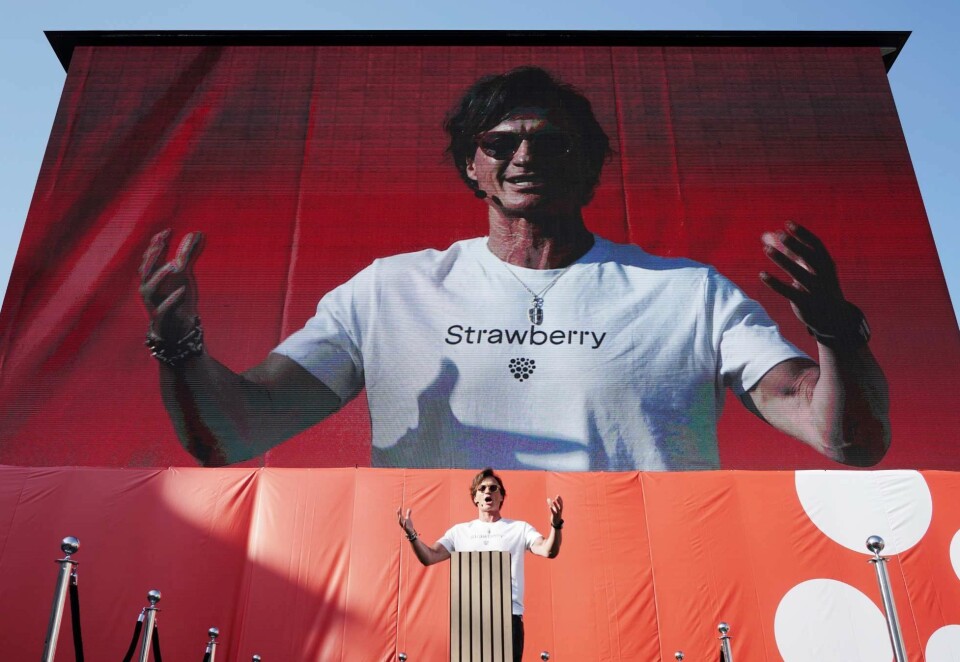 Storstilt lansering: Mandag morgen ble relanseringen av Nordic Choice Hotels som Strawberry markert på Jernbanetorget i Oslo, der Petter Stordalen var til stede. Foto: Ole Berg-Rusten/NTB