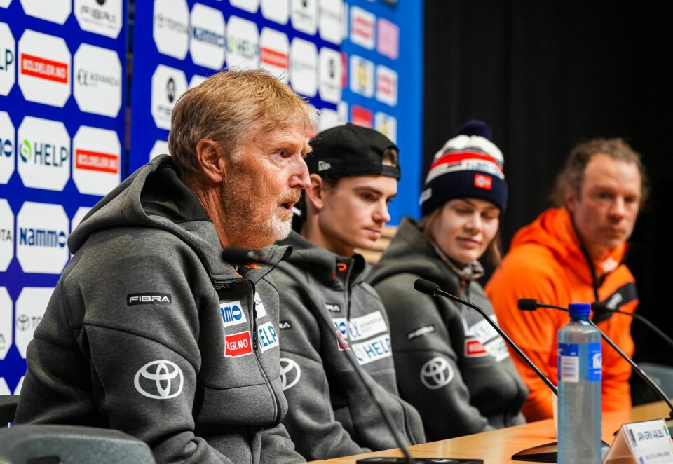 Mister støtte: Hopplandslaget med hopp-sjef Hoppsjef Jan-Erik Aalbu, mister en av sponsorene etter helgens store skandale. Foto: Terje Pedersen/NTB