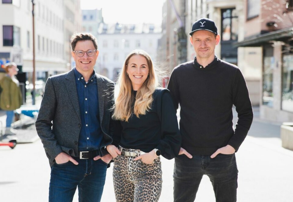 På plass i Ahead-gruppen: Janicke Holst Eckbo er ny byråleder i Elg. Her sammen med Ahead-sjef Kjetil Botten Skogly (f.v.) og Espen Skogen som var konstituert byråleder fra januar. Foto: Ahead