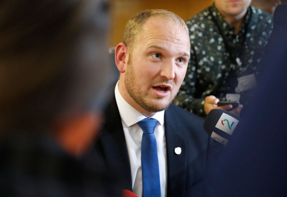 Må forsvare seg: «Ukultur», «sløseri» og «politisk vakum». Kritikken har vært høyrøstet etter at Bane Nor planlagte pengebruk på design og merkevare ble kjent på Kampanje. Onsdag kveld svarer statsråd Jon Georg Dale kritikerne. Foto: Scanpix.