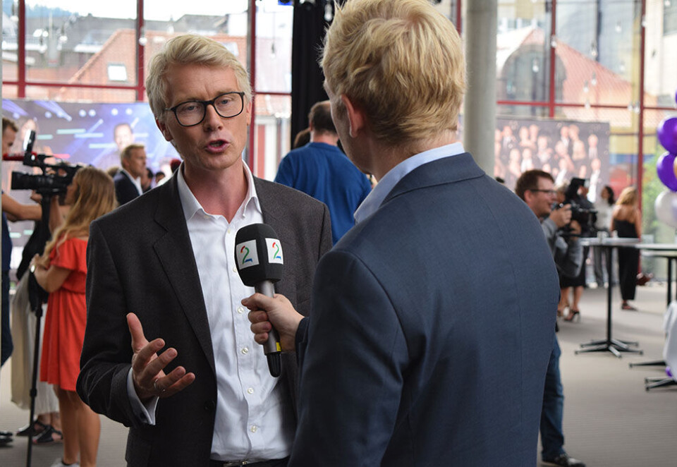 Forlenger fristen: TV 2-sjef Olav T. Sandnes gir sine ansatte mer tid på å bestemme seg for om de vil søke sluttpakke eller ikke. I slutten av september skal han legge frem en detaljert kuttplan.