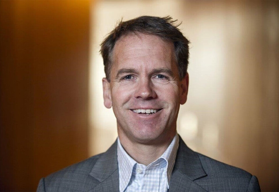 Binder strømprisen: NRK og finansdirektør Andreas Norvik forteller at de binder strømforbruket sitt til fastpris, og sikrer dermed mesteparten av forbruket sitt. Man kan nemlig binde strømprisen inntil 80 prosent av estimert forbruk. Resterende går til vanlig spotpris. Foto: NRK