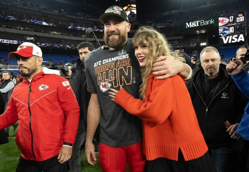 Super Bowl-snakkis: Det var mye oppstyr før Super Bowl og mange spekulerte i om popfenomenet kom til å møte opp for å støtte kjæresten Travis Kelce. Torsdag denne uken var nyheten også oppe til behandling i Kringkastingsrådet. Foto: AP Photo/Julio Cortez