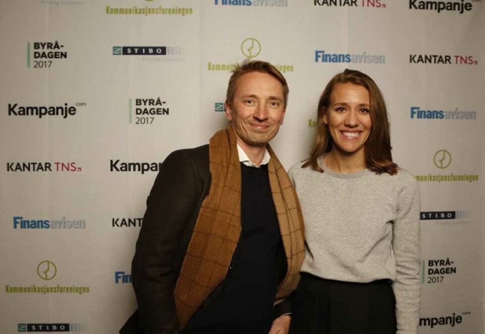 - Ingen nedkjøling: Ole Aleksander Janzso og Anna Blom Rian er to av dem som har jobbet med årets Bransjerapporten og spår et fortsatt hett jobbmarked i 2022. - Vi ser ingen tegn til nedkjøling i etterspørselen, sier Janzso til Kampanje. Foto: Eivor Eriksen.