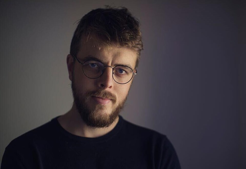 Åpen om kunder: Frilansjournalist Kyrre Lien sier han kjenner på rolleblandingen, men løser det ved å være åpen om egne kunder: - Jeg ser på meg selv som et bittelite mediehus, og på lik linje med Dagbladet, har jeg en kommersiell og en redaksjonell avdeling, sier han.