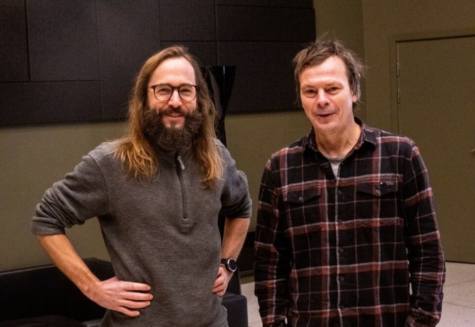 Får leve videre: Håvard Melnæs (t.h) får nå se at magasinet han er redaktør for, Josimar, får leve videre på papir. Her er han sammen med Filter Nyheter-redaktør Harald S. Klungtveit.