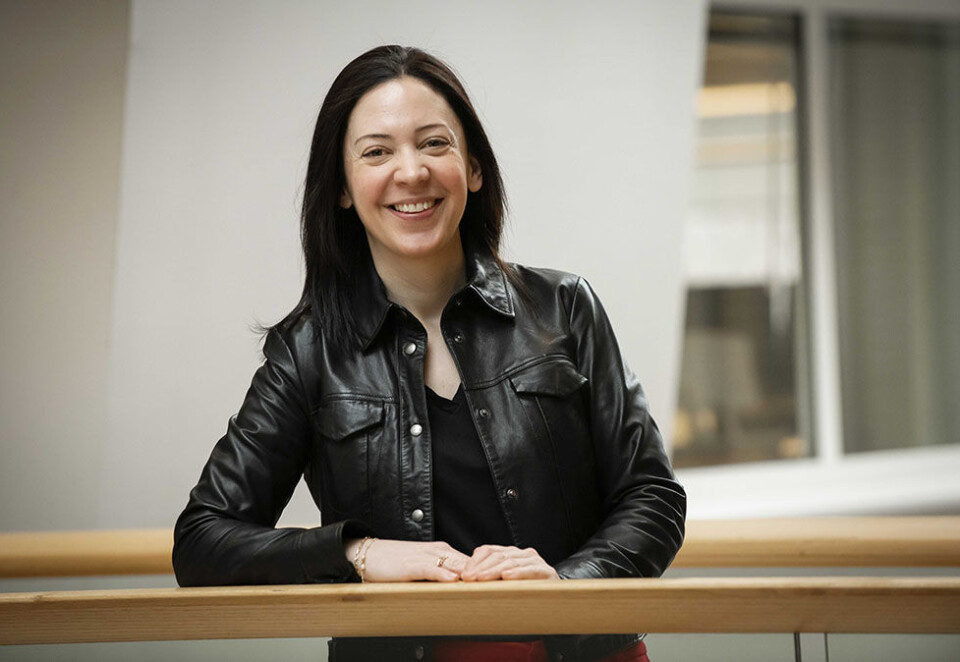 Trekker seg: Markeds- og kommunikasjonsdirektør i inkassoselskapet Intrum, Bunny Nooryani, vil ikke lenger ha selskapsnavnet på TV 2s sjakksendinger. Foto: Intrum