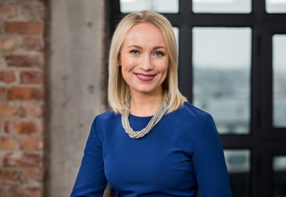 Ble tatt av lufta: I forrige episode av «Snakk med Linn Wiik» på TV 2 Nyhetskanalen, som ble sendt på kvinnedagen, viste programlederen frem et fotografi av den tidligere TV 2-ansatte som har seksuelt trakassert kvinner i kanalen. Det fikk ledelsen til å reagere. Foto: TV 2.