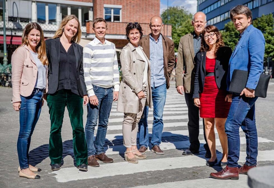 Grønne PR-millioner: I 2016 fikk Redink og Footprint jobben med å hjelpe Oslo Kommune og den nye klimaetaten med å kommunisere det grønne skifte i hovedstaden. Her avbildet sammen med oppdragsgiver Oslo kommune. Fra venstre: Monica M. Økern, Rikke Dahl Monsen, Christopher Mortensen, Beate Nossum, Arild Gilde, Øystein Ihler, Eva Lossius Watten og Birger Baug.