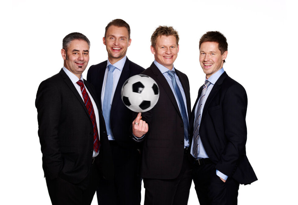 I spill: C More Norge kan bli kjøpt av TV 2, hvilket betyr at tv-konsernet igjen vil sitte på alle rettigheter til norsk eliteseriefotball. I 2011 snappet Canal+ (nåværende C More) rettighetene til norsk toppfotball foran nesen på TV 2. Her er C More Noegs fotballkommentatorer og eksperter, som nå forbereder seg på en ny sesong. Foto: C More.