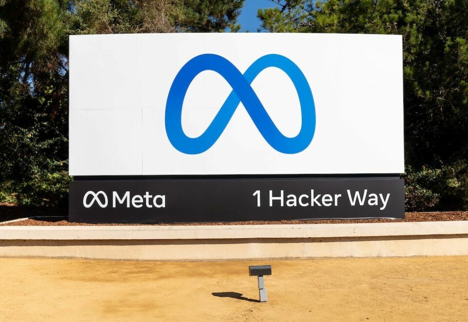 Nytt navn: Meta er det nye navnet på selskapet bak Facebook, Instagram, WhatsApp og - etter hvert - det såkalte metaverset. Slik ser det nye skiltet foran selskapets hovedkvarter i California ut. Foto: Meta