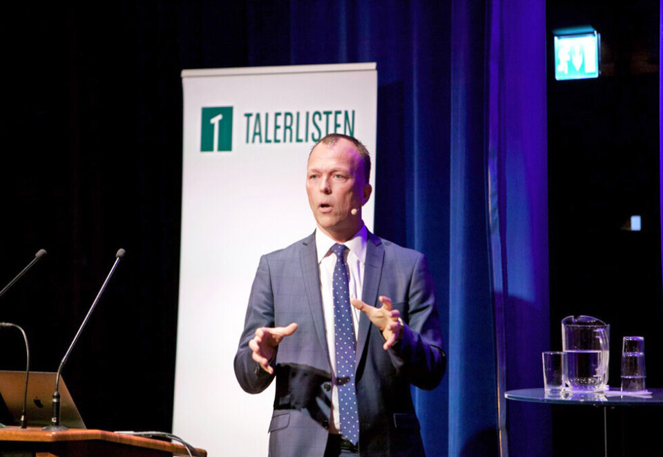 Rikholdig meny: - Vi skal ha både hummer, indrefilet, frosne reker og nudler, sier Nils Apeland om menyen av foredragsholdere på Talerlisten.no. Den teller nå 617 stykker. Foto: Trond Heggelund