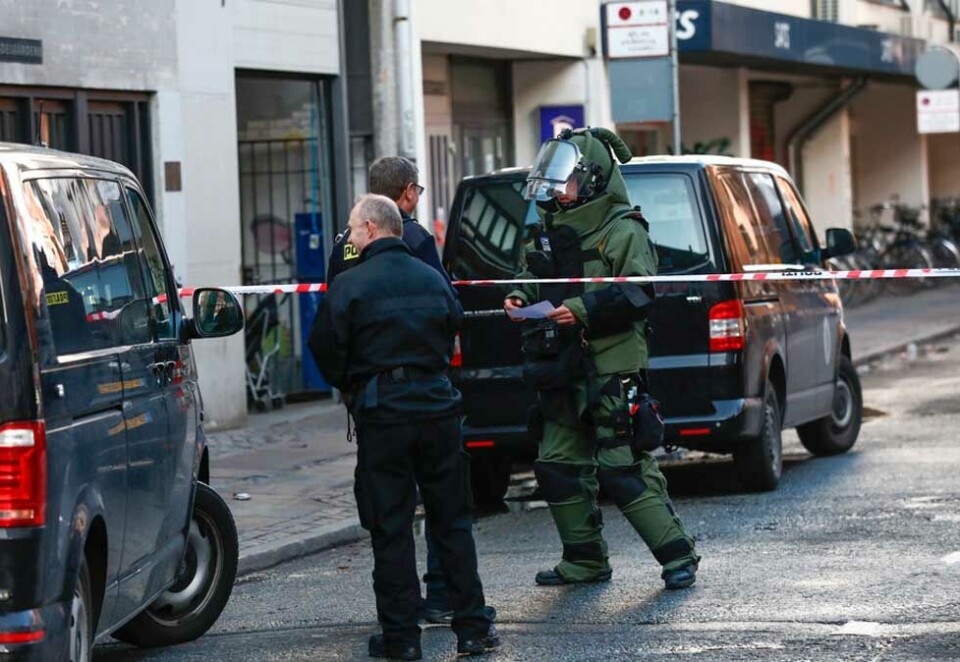 Bombetrussel: Store politistyrker rykket ut til & co sine lokaler i København. Foto: Ólafur Steinar Rye Gestsson / Ritzau Scanpix / NTB Scanpix.