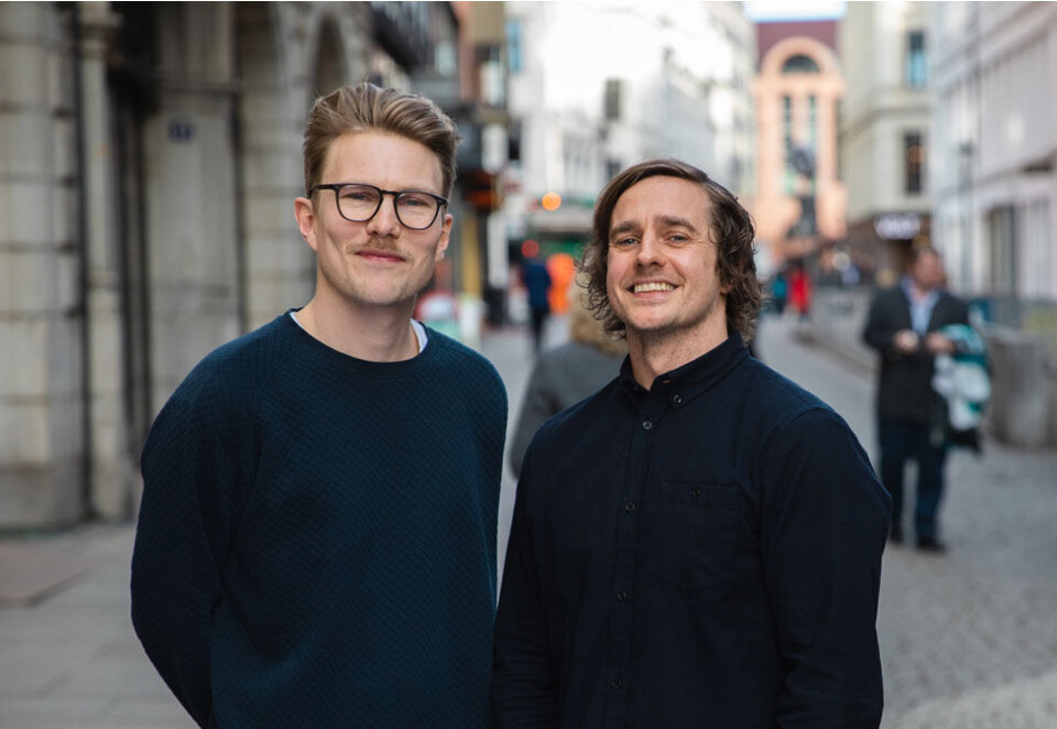 Nye arbeidskamerater: Andreas Lisberg og Christian Aass skal nå jobbe sammen om filmproduksjon hos Try fremover. - Jeg er veldig glad i jobben min som regissør, og jeg gleder meg til å jobbe med det samme faget på Try-huset, sier Lisberg. Foto: Try