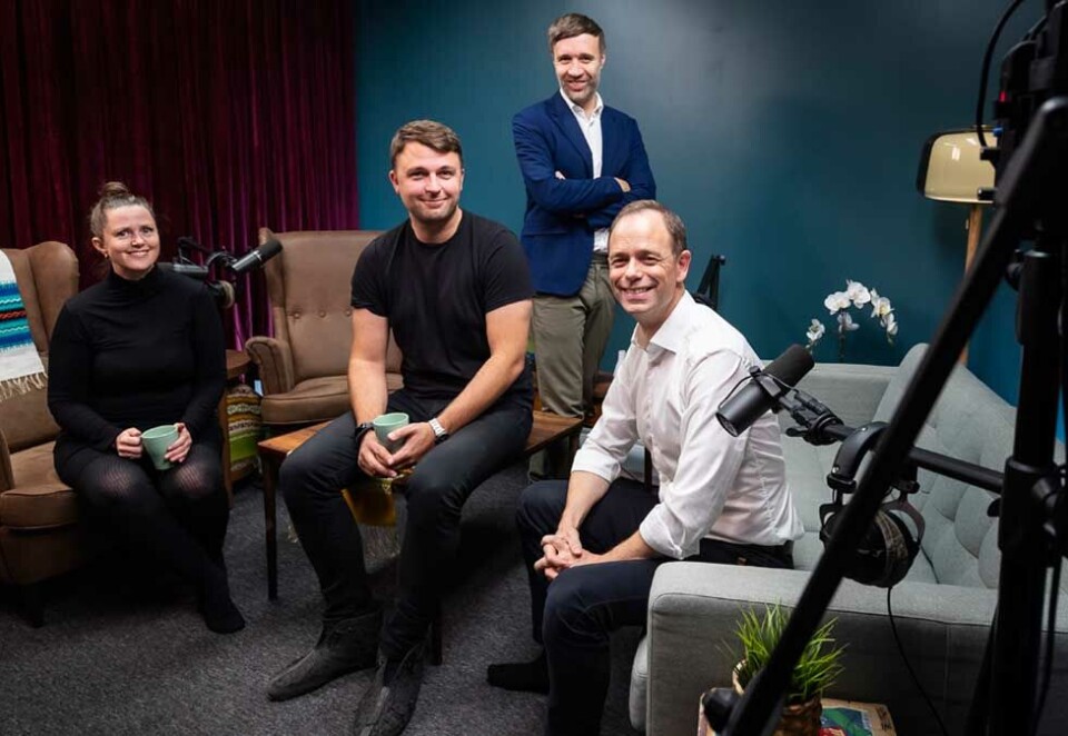 Går sammen om lyd: Amedia og Moderne Media går sammen om å bygge opp en ny podkasttjeneste gjennom felles eierskap. Fra venstre Marie Olaussen i Tønsbergs Blad, daglig leder og eier i Moderne Media, Jim Fossheim og Amedia-toppene Arne Reginiussen og Gisle Torheim. Foto: Werner Juvik / Amedia.