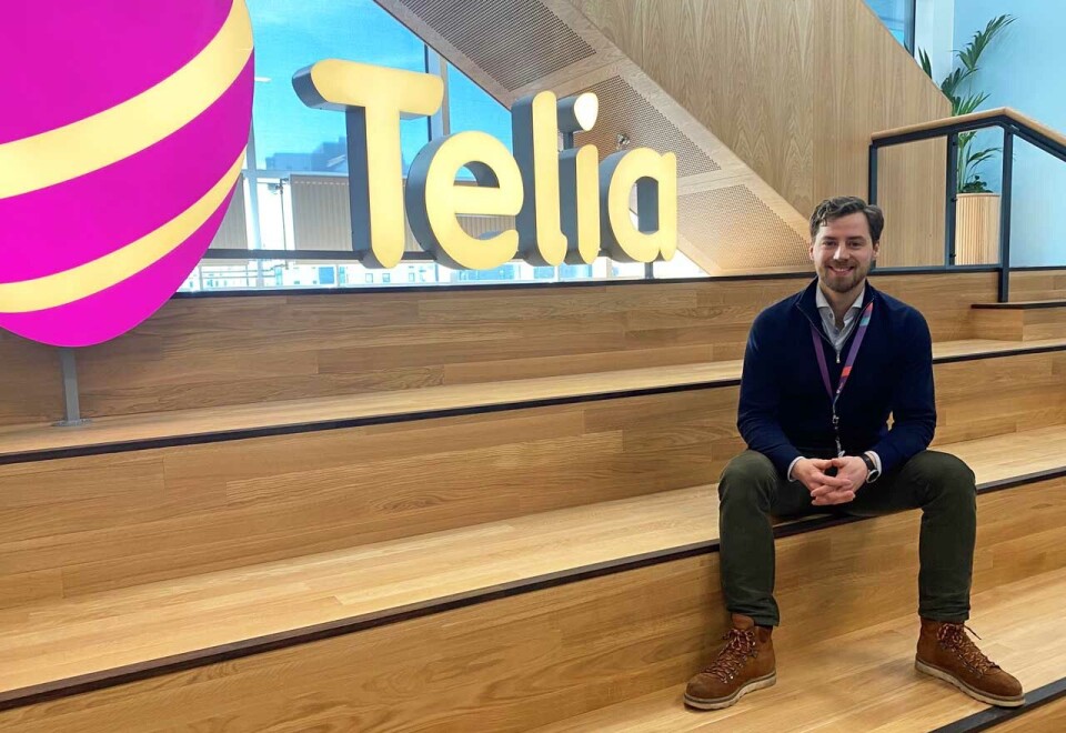 Zapping og strømming: TV-sjefen til Telia, Daniel Sørheim, slipper denne uken en ny TV-rapport der TV-distributøren åpner opp om kundens TV-vaner og brukermønstre i distributørens eget TV-univers. - Publikum vil zappe fra kanal til kanal en fredag kveld og kunne sette på favorittserien sin fra HBO Max på lørdagskvelden, sier han. Foto: Knut Kristian Hauger.