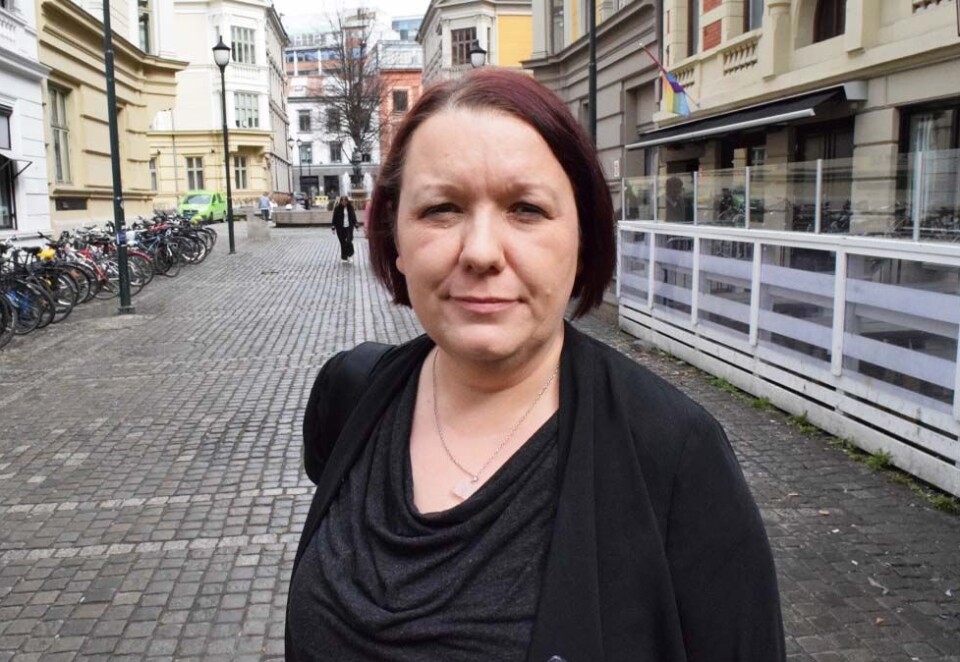 Stod i mediestormen: Amanda Coleman ledet Manchester-politiets kommunikasjonsarbeid da bomben smalt i Manchester for snart ett år siden. - Media var overalt. Hver gang journalistene så en hvit og blå politibil, kastet de seg på hjul og fulgte etter, sier hun. Foto: Hilde Nyman.