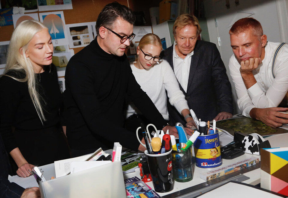 Fyller lommene: Face2face tar ut utbytte på nesten 60 millioner kroner og selger en større post i selskapet til et investeringsfond. Transaksjonen verdsetter selskapet til 650 millioner etter det Kampanje kjenner til. Fra venstre: Karin Wilhelmina Eurenius (Prosjektleder), David Marinius Karlsen (adm. dir.), Anne Staaby (Digital Production Manager), Jørgen Aanonsen (strategidirektør) og Tommy Løland (AD). Foto: Eivor Eriksen.