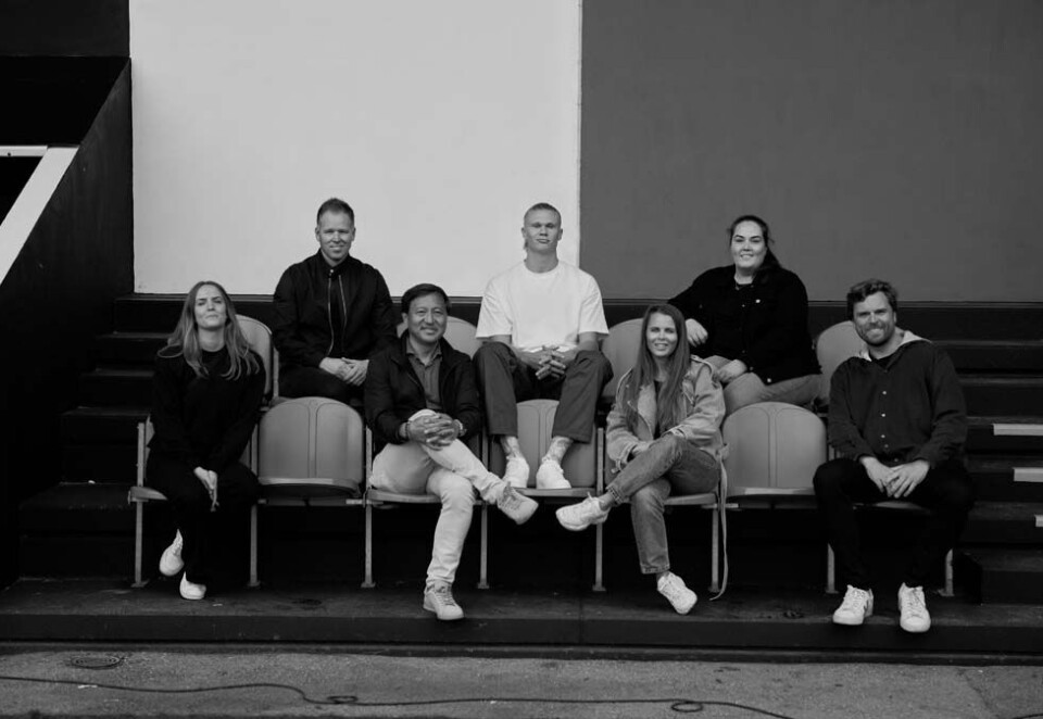 Nytt bendit-team: Teamet bak banankampanjen på plass i Manchester tidligere i høst. TIl stede blant andre Jon Fornes, Erling Braut Haaland og Jens-Petter Aarhus. (Foto: Pål Laukli)