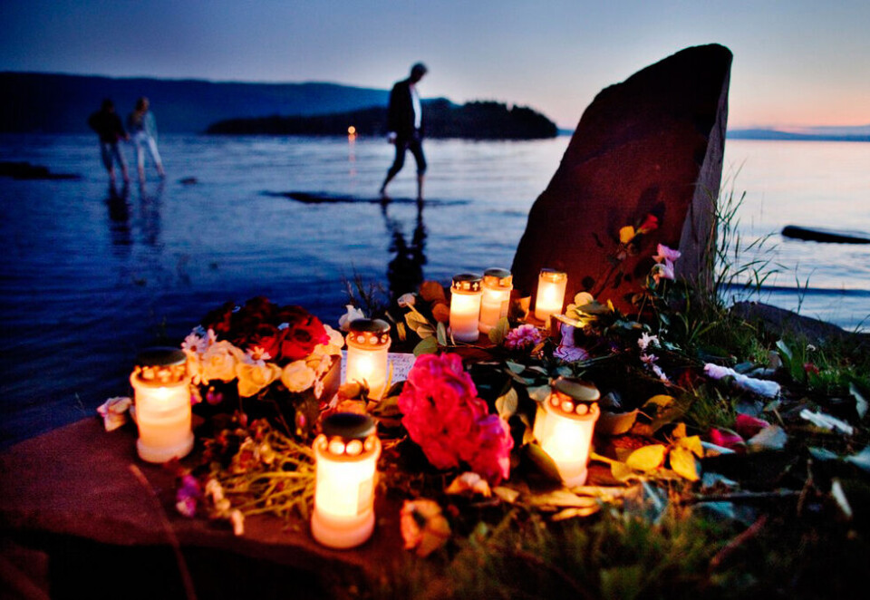 77 drept: 77 personer ble drept og rundt 90 såret i terrorangrepene i regjeringskvartalet i Oslo og på AUFs sommerleir på Utøya i Tyrifjorden i Buskerud 22. juli 2011. 69 personer ble drept i skytemassakren på Utøya. 60 ble såret. Foto: NTB Scanpix.