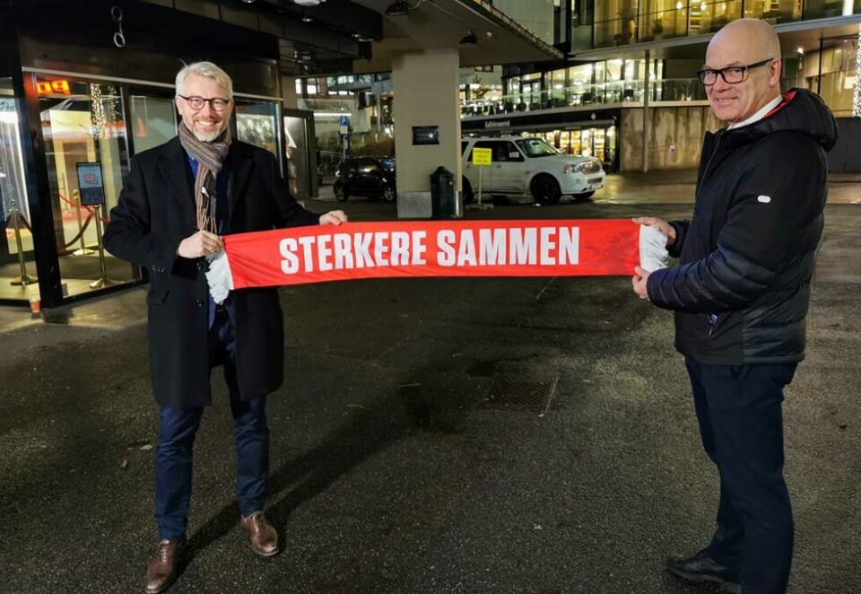 Sammen om fotball: Olav Sandnes i TV 2 og NRK-sjef Thor Gjermund Eriksen fortsetter å kjøpe sportsrettigheter sammen. Foto: Jan-Petter Dahl/TV 2.