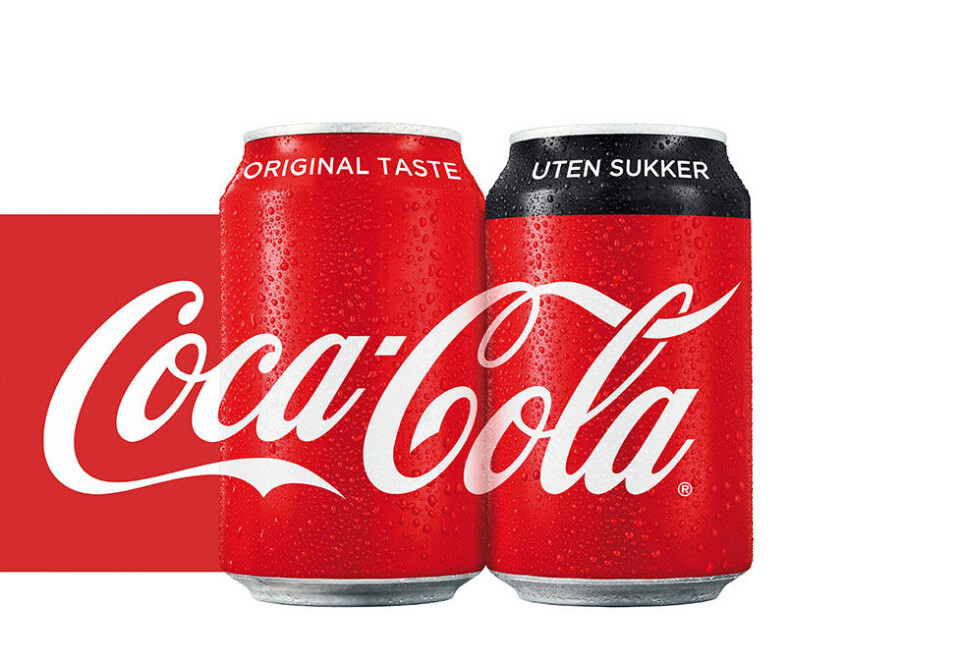 Ny design: Slik ser de nye Coca-Cola-boksene ut, med og uten sukker. Det eneste som er igjen av den velkjente Zero-merkevaren er en svart stripe på toppen av boksen.