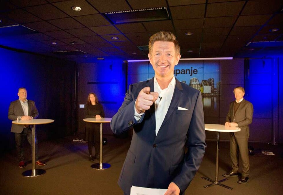 Klar for sending: Kampanje-redaktør Knut Kristian Hauger er programleder på årets heldigitale Media Business-sending og er klar for sending i dag. Bak seg har han med seg et spesialkomponert finanspanel bestående av Rune Kristiansen, Anette Nordskog og Trond Berger som kommenterer rykende ferske medieprognoser og forteller hvordan koronaviruset påvirket medieindustrien. Foto: Eivor Eriksen