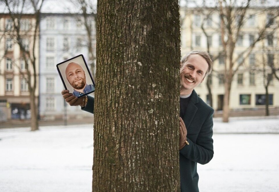 Til Netlife: Eivind Skogen holder et godt tak i Hans Christensen (på pad). Begge er nå på plass i Netlife. Fotograf: Jonas Driveklepp / Netlife