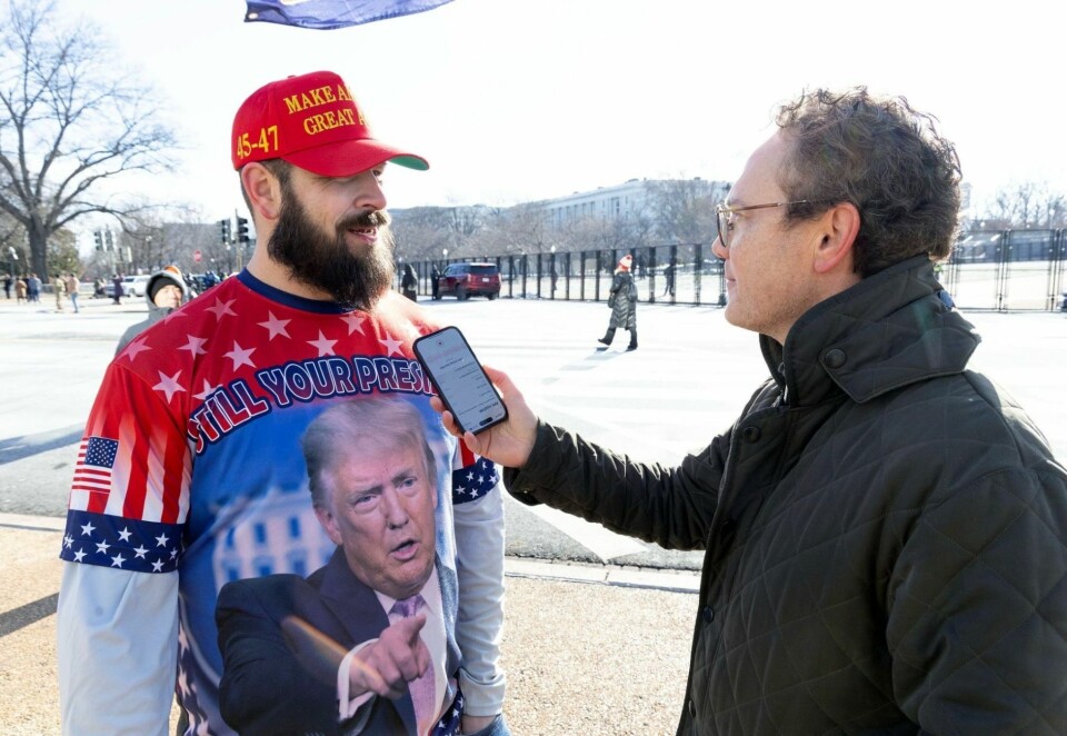 USA-korrespondent: Journalist Nilas Johnsen intervjuer en Trump-tilhenger. - Ytrings- og pressefriheten er under sterkt press i USA nå, og vi kan ikke ta noe for gitt, sier Johnsen og Ingeborg Huse Amundsen.