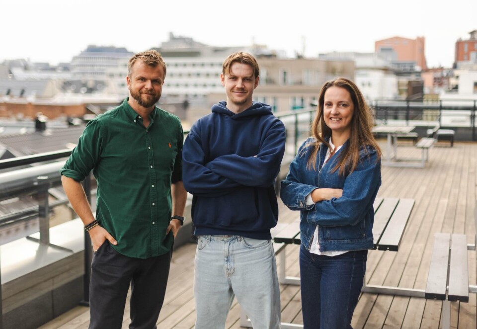 Styrker laget: Fra venstre: Partner i Apriil, Bjørn J. Sørheim-Queseth med byråets nye trainee, Kristoffer Haugen og partner Kristin Weber.