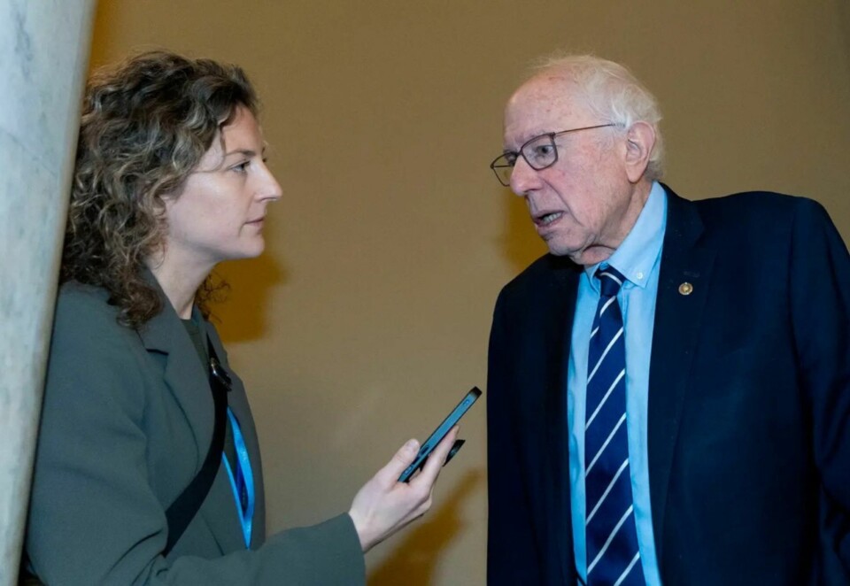 Tett på makta: VG-journalist og USA-korrespondent Ingeborg Huse Amundsen intervjuer senator Bernie Sanders i USA. - Trump-administrasjonen gir stadig mer plass til såkalt nye medier og lojale stemmer, sier hun. Foto: Thomas Nilsson.