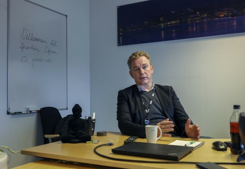 Velkommen: På tavla inne på kontoret til Espen Olsen Langfeldt ønskes han fortsatt velkommen til sporten. Foto: Eivor Eriksen.