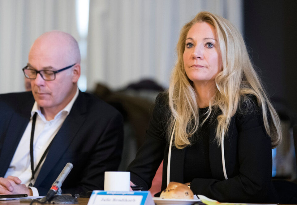 Siste møte: Tirsdagens møte i Kringkastingsrådet er årets siste, og det siste for det sittende rådet før regjeringen oppnevner et nytt. Her er avtroppende NRK-sjef Thor Gjermund Eriksen og avtroppende leder for rådet, Julie Brodtkorb. Foto: NRK