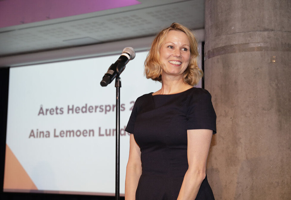 Takker juryen og kollegaer: - Dette var veldig, veldig stas. Så jeg må si tusen takk. Takk til Mediaforum, takk til juryen og takk til alle rause bransjekolleger, sa Aina Lemoen Lunde fra scenen. Foto: Eivor Eriksen