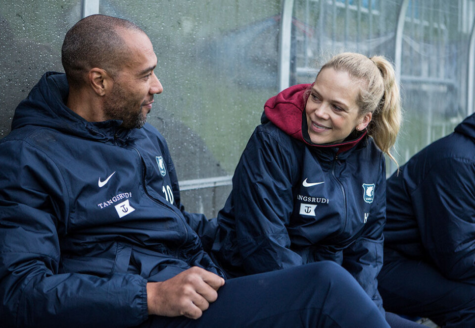 Ble satt på benken: John Carew og Ane Dahl Torp måtte ta pause fra filmsettet på grunn av streiken. Nå er den avblåst etter tre uker. Foto: NRK.