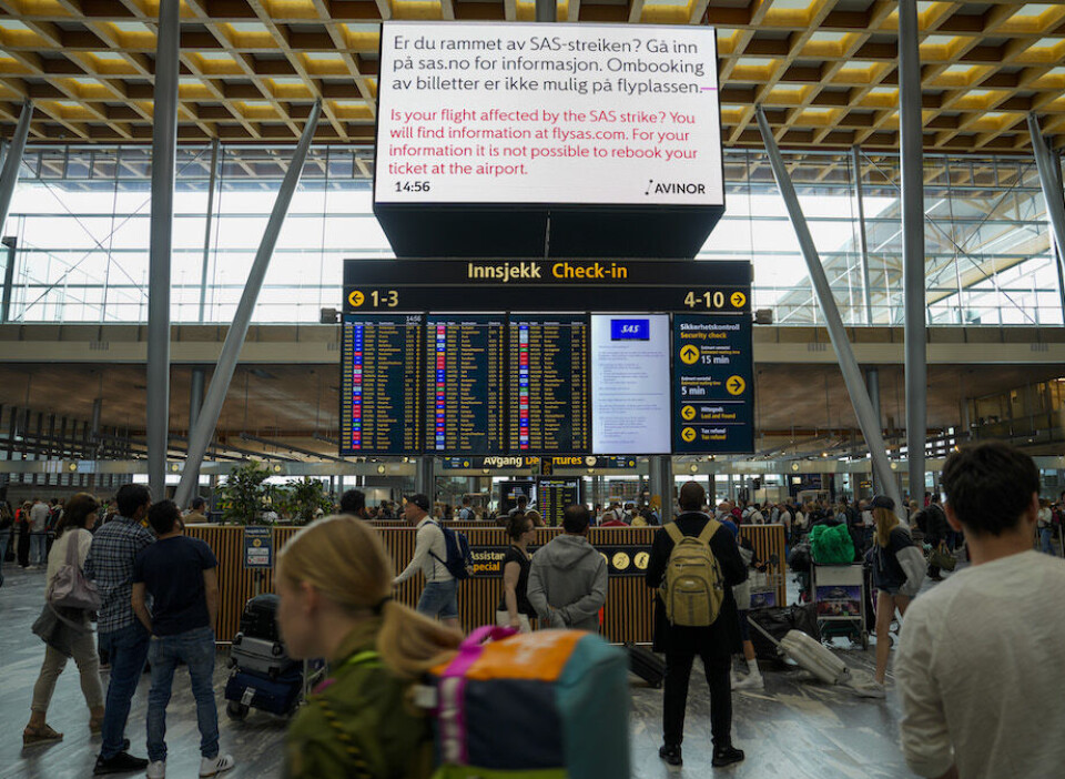 Nå rammes tusenvis av ferieglade nordmenn: Avgangshallen på Oslo Lufthavn Gardermoen etter at det ble klart at 900 SA-piloter tas ut i streik. Foto: Beate Oma Dahle / NTB