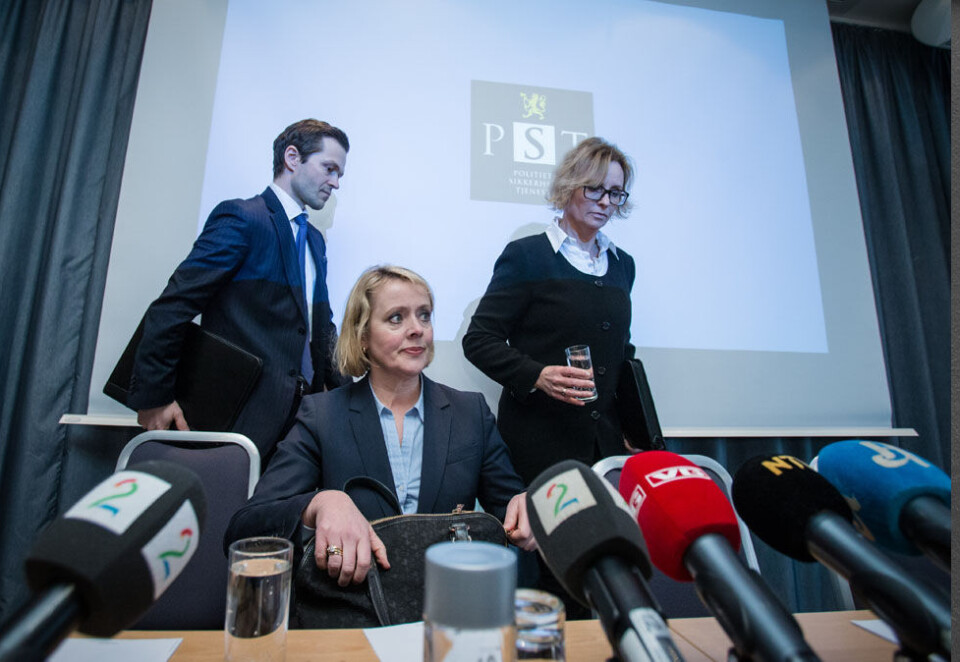 Avviser Aftenposten-avsløring: Etterforskningsleder Arnstein Jørgensen, PST-sjef Benedicte Bjørnland og politiadvokat Signe Alling under PSTs pressekonferanse om etterforskningen i saken om mobilovervåkning. Foto: Audun Braastad/NTB Scanpix.