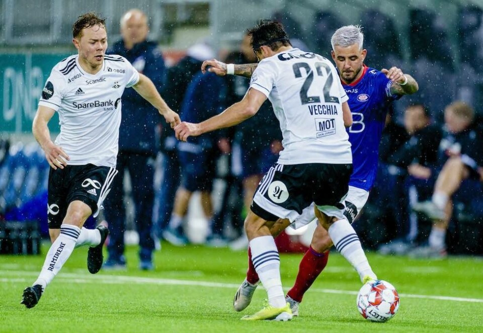 1-1: VIFs Aron Dønnum (t.h.) under eliteseriekampen i fotball mellom Vålerenga og Rosenborg på Intility arena i Oslo søndag kveld. Foto: Stian Lysberg Solum/NTB