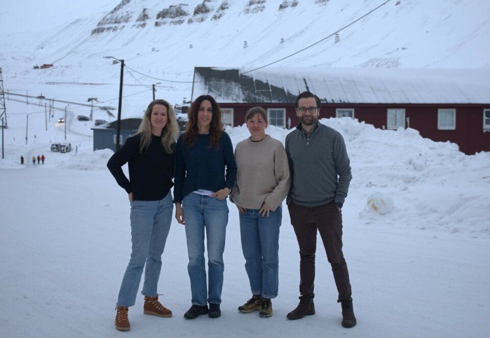 Studietur: Tonje Jæger (nummer tre fra venstre) blir kundeansvarlig når Try skal jobbe med Hurtigruten Svalbard. Her er hun på plass på Svalbard. Foto: Try