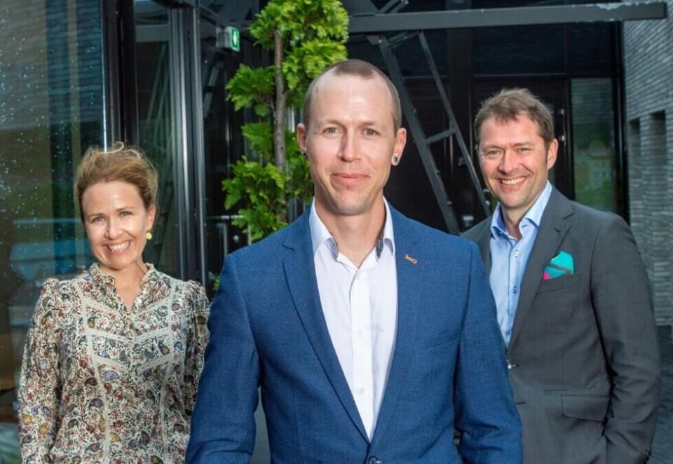 Får designansvar: - Det blir spennende å forvalte den visuelle profilen til PWC og bidra til at vi treffer riktig med design i alle kanaler, sier Håkon Smith (i midten). Her Smith sammen med sine nye kolleger Nina Stabel og Rune Jevne Sjøhelle.