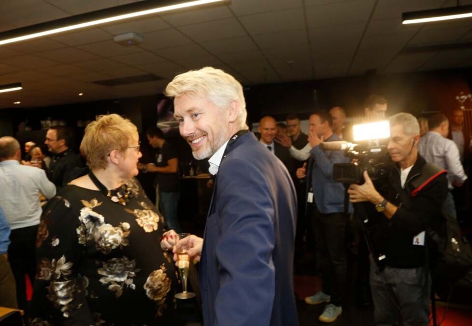 Feiret avtale: I slutten av september kunne TV 2-sjef Olav T. Sandnes og kulturminister Trine Skei Grande endelig skrive under på avtalen, ett år etter at kanalen la inn sin søknad. Foto: Eivor Eriksen