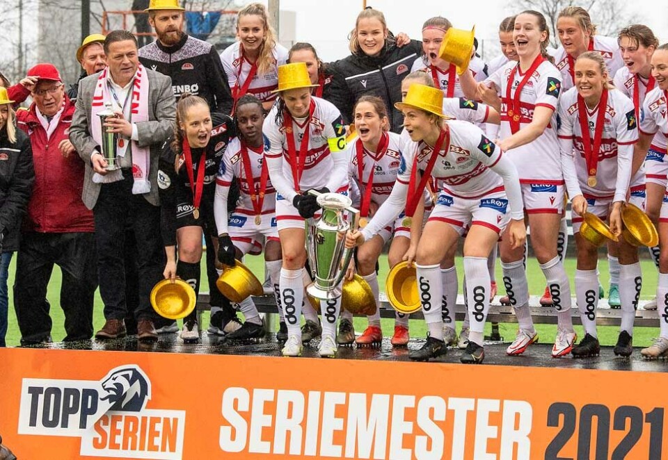Klatrer oppover: Kvinneidretten får betraktelig mindre sponsormidler og mediedekning enn herrene, men har i den siste sponsoravtalen med Norsk Toppfotball klart å jekke opp andelene noe. Det kan bety mer penger i potten til årets seriemestere Sandviken. Foto: Marit Hommedal/NTB.