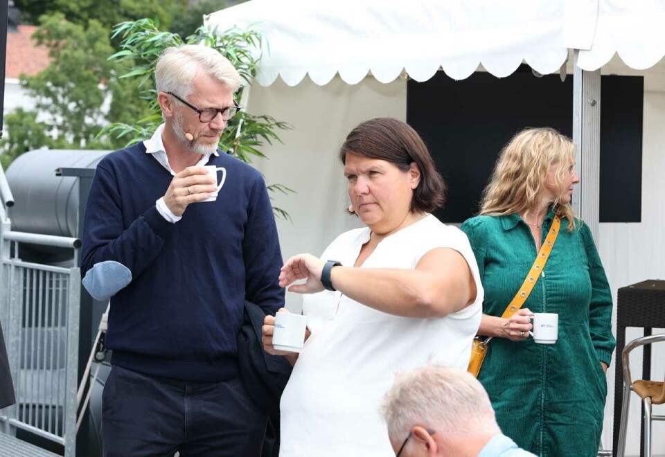 Tiden løper: TV 2-sjef Olav Sandnes møtte statssekretær Gry Haugsbakken under et arrangement i Arendal om mediepolitikk. Der kunne Sandnes høre Haugsbakken fortelle at tiden nærmer seg for å lyse ut en ny avtale om kommersiell allmennkringkasting. Foto: Eivor Eriksen.
